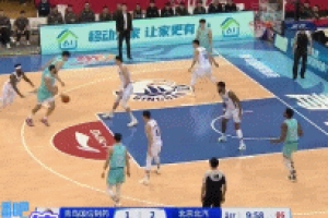 后生可畏！杨瀚森强攻周琦打中 随后又送击地妙传