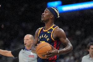 巴特勒季后赛第二次单场砍至少25分5板5助且0失误 已追平乔丹👀