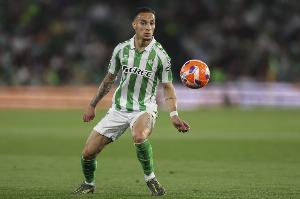 镜报：贝蒂斯将竭尽全力签下安东尼，曼联可能降低5000万欧要价