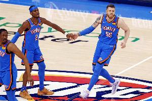 杰伦威：我们队里每个人都希望队友成功 我能在这样的团队是荣幸