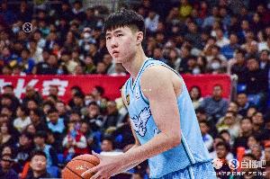 媒体人：胡明轩&赵嘉义完成了不错的反弹 三分延续了今夏的好手感