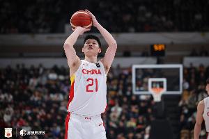 稳如磐石！胡金秋半场6中4 贡献9分5篮板1盖帽&正负值+14