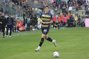 英媒：利物浦在谈帕尔马18岁中卫莱奥尼，球员身价预计4000万欧