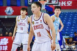 王奕博：去青岛更多的不是因为合同 我首先想的是能上场打球