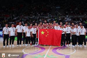 🔥中国男篮热血表现再次引爆朋友圈！晒晒你的朋友圈截图吧！