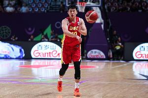 😂雷蒙：亚洲杯和俊杰同屋 睡前他想听故事 我跟哄孩子睡觉似的