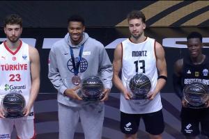 对自己要求很高！最佳阵容领奖的4人 只有申京没笑