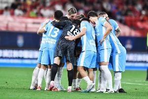 博主：河南队今日乘高铁前往武汉备战联赛，球队距离保级越来越近