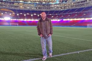 世体：梅西今天要到阿根廷队报到，在此之前他选择先回诺坎普看看