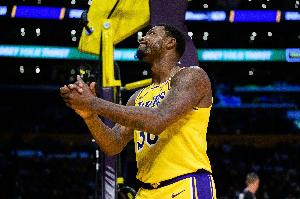 斯玛特单场送出7次抢断 追平湖人21世纪单场纪录&由科比创造