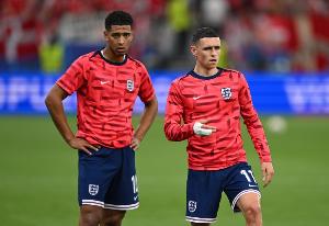 图赫尔：凯恩贝林福登无法同时登场，10号位太多我不会带上所有人