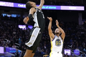 徐静雨：库里用一场爆发带队赢球&解决问题 用行动说话&小球GOAT