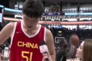 杨瀚森此前夏季联赛赛后采访飚脏话 孟超听后都绷不住了😂