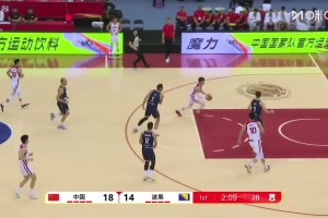 有巅峰郭艾伦那味了！廖三宁帅气转身过人，一条龙上篮得手