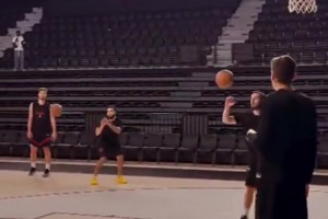 申京和范乔丹夏天苦练三分 再加上杜兰特火箭下赛季直接起飞🚀