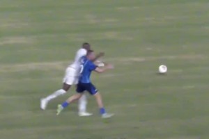 活久见！中甲大连鲲城单场三人染红，两队因争议判罚冲突